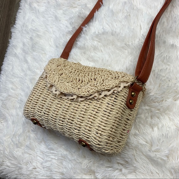 Vintage Handbags - vintage hinge basket style woven crossbody